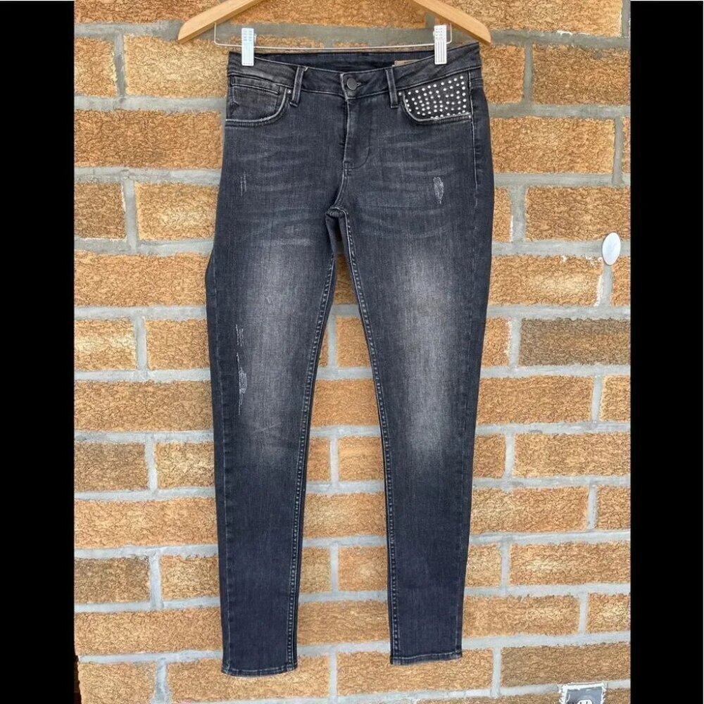 Anthropologie Reiko Nelly Studded jeans size 26